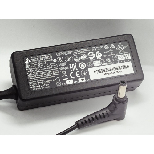 Toshiba P000567740 Genuine Laptop Charger